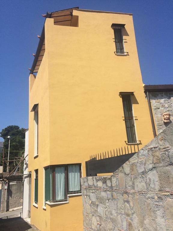 Torre Dei Pirati * Letojanni